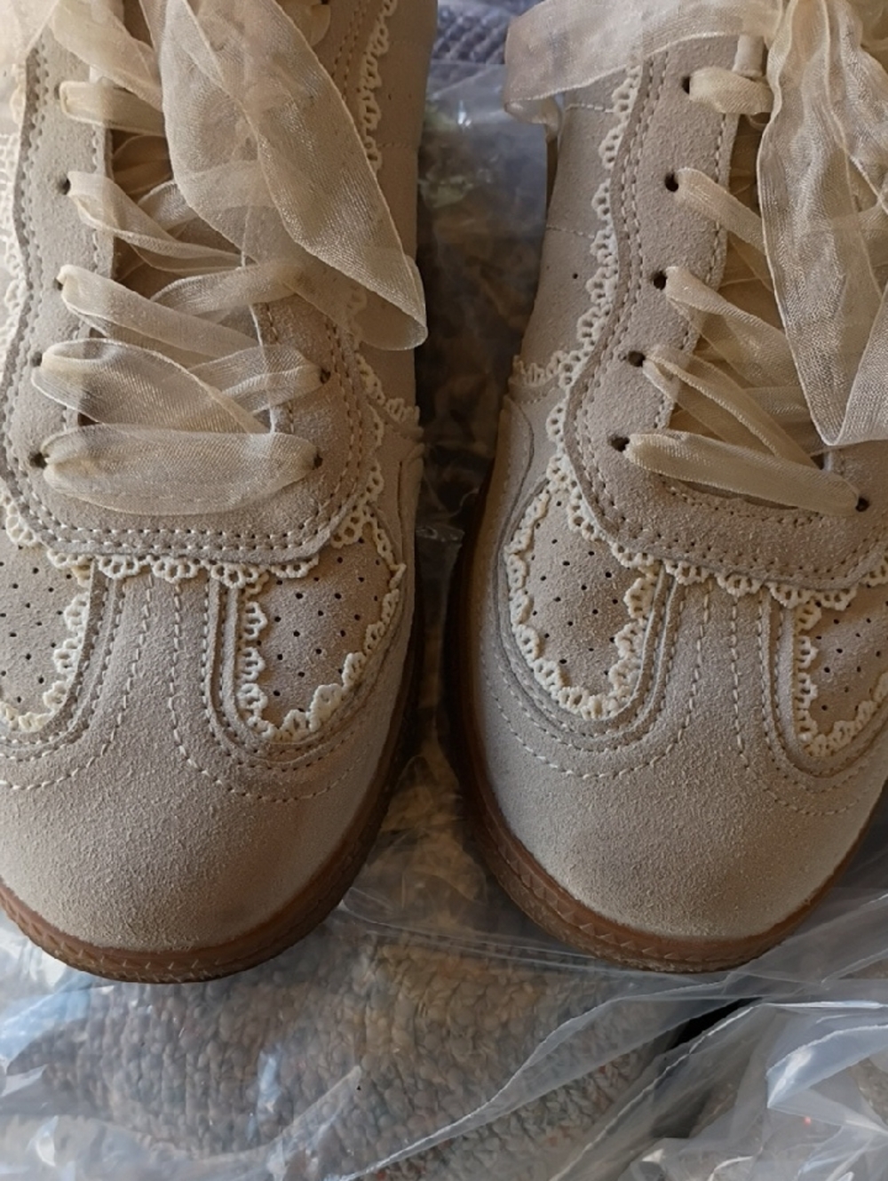 Women's Cream Lace-Trim Casual Sneakers - Picture 6 of 8